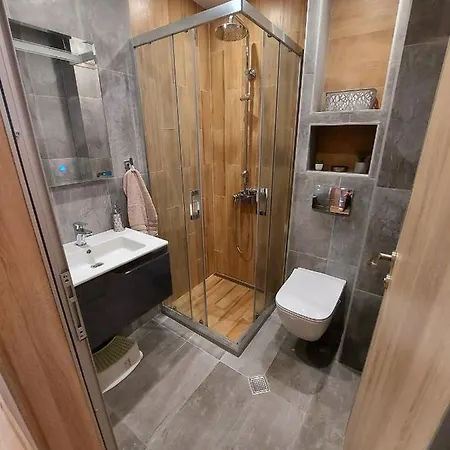 Grey شقة فارنا