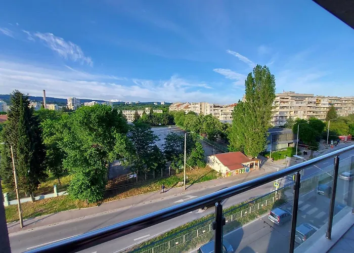 Grey アパート ヴァルナ